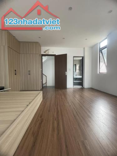 Bán gấp nhà Phố Việt Hưng, TT Quận Long Biên 40m2 lô góc 5 tầng, nhỉnh 7 tỷ Ô Tô Đỗ Cửa - 3