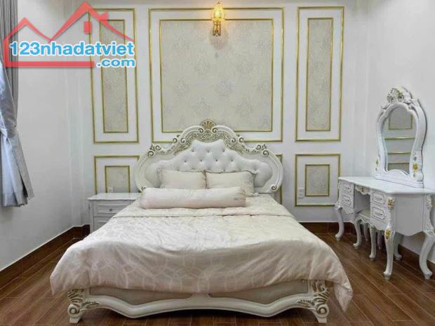 Đi nước ngoài định cư bán gấp nhà mặt tiền đường Chu Mạnh Trinh, Bình Thọ, Thủ Đức, giá 3 - 1