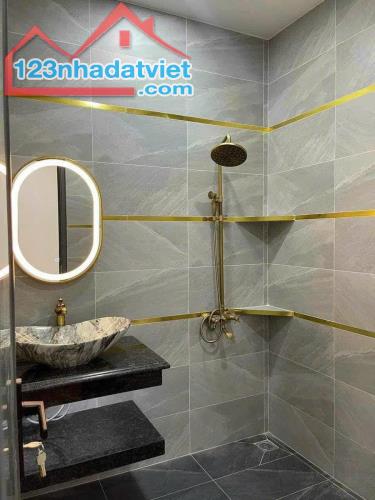 Đi nước ngoài định cư bán gấp nhà mặt tiền đường Chu Mạnh Trinh, Bình Thọ, Thủ Đức, giá 3 - 3
