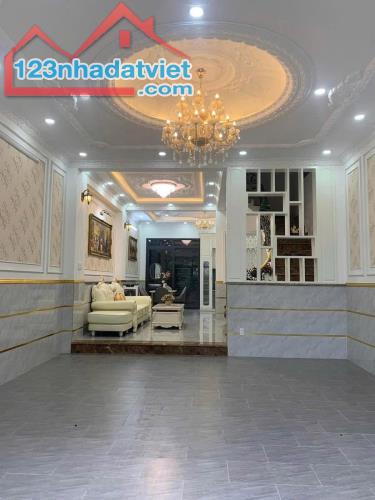 Đi nước ngoài định cư bán gấp nhà mặt tiền đường Chu Mạnh Trinh, Bình Thọ, Thủ Đức, giá 3 - 5