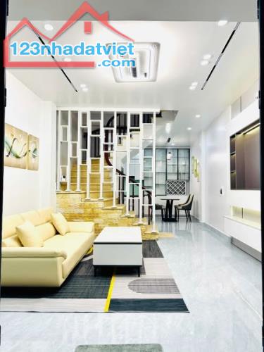 Bán nhà gần công viên Cầu Giấy, 100m ra ô tô tránh, bãi đỗ xe, 5 tầng, 7 tỷ 300 - 1