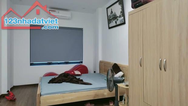 Bán Nhà Phố Khâm Thiên 28/30m2 x 4,5 tầng, sát Phố ngõ nông, 3 phòng ngủ đầy đủ công