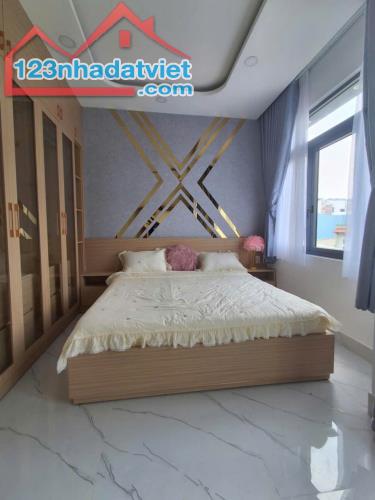 Siêu Phẩm Nhà Huỳnh Tấn Phát Quận 7, 4,5*12M,4 Tầng,20M Ra HXH,Nhỉnh 7 Tỷ