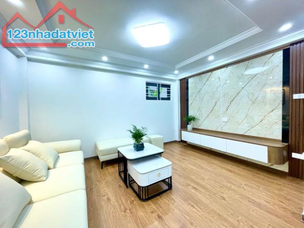 Bán nhà Kim Giang, Thanh Trì, 36m2, 5 tầng, MT 4m, full nội thất, 6.9 tỷ