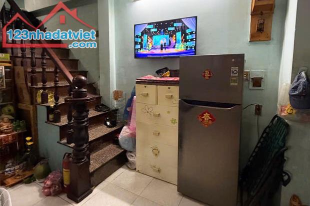 Bán nhà hẻm Thích Quảng Đức Phú Nhuận, 3 Tầng 4m x 6m vuông vức - Giá 4.5 tỷ TL