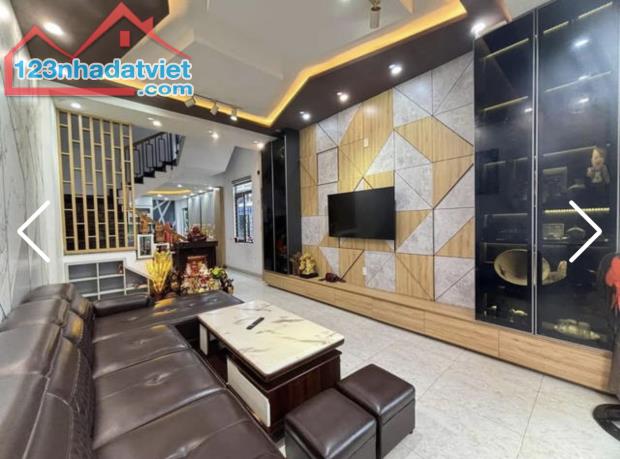 Nhà 4 tầng đường Núi Thành . DT:55m . Ngang 4m . Full nội thất xịn xò . Giá : 4tỷ5