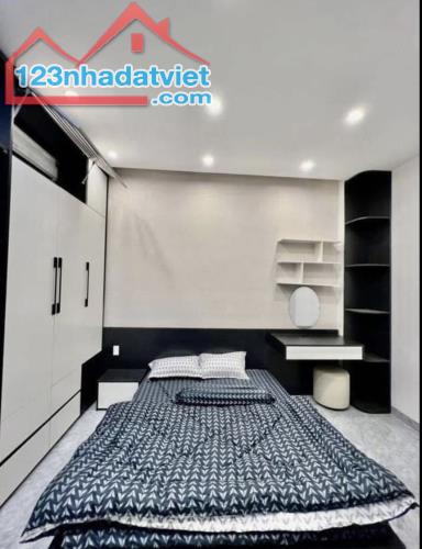 Nhà 4 tầng đường Núi Thành . DT:55m . Ngang 4m . Full nội thất xịn xò . Giá : 4tỷ5 - 4