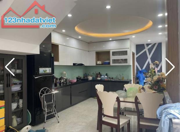 Nhà 4 tầng đường Núi Thành . DT:55m . Ngang 4m . Full nội thất xịn xò . Giá : 4tỷ5 - 5