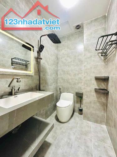 Bán tòa nhà 6 tầng thang máy, dt 40m2 Xuân La - Tây Hồ - giá nhỉnh 15 Tỷ - 4