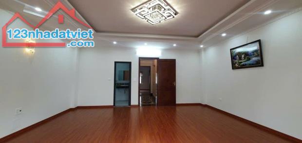 Hiếm - Trịnh Công Sơn - Lạc Long Quân - Ngõ thông - Gần phố - 141m - Chào 20tỷ có TL - 1