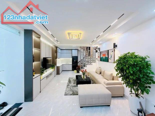 Ô Tô Dừng Đỗ Ngày Đêm Nhà Nguyễn Khánh Toàn 30m2 Tại Hà Nội Ra Ô Tô Cực Gần