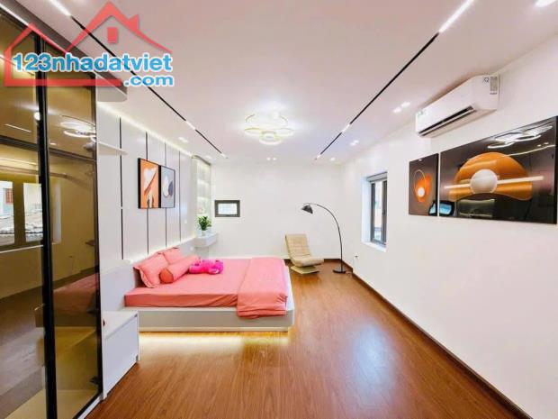 Ô Tô Dừng Đỗ Ngày Đêm Nhà Nguyễn Khánh Toàn 30m2 Tại Hà Nội Ra Ô Tô Cực Gần - 2