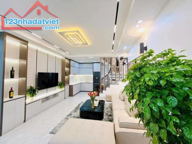 Ô Tô Dừng Đỗ Ngày Đêm Nhà Nguyễn Khánh Toàn 30m2 Tại Hà Nội Ra Ô Tô Cực Gần - 3
