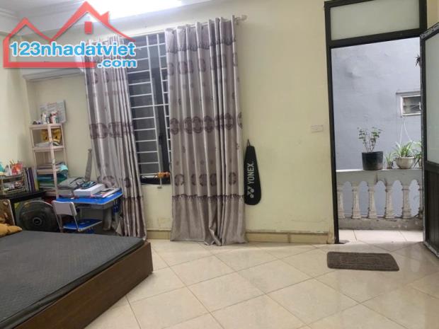 cực hiếm nhà khu láng hạ,đống đa,hơn 6 đồng,suýt 30m2,ở luôn