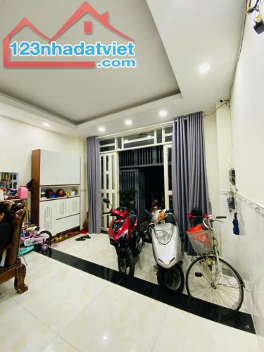 XE HƠI 7 CHỖ ĐỖ CỬA, NHÀ ĐẸP HUỲNH TẤN PHÁT, QUẬN 7, 60M2, 2 TẦNG, CHỈ 6.5TỶ - 1