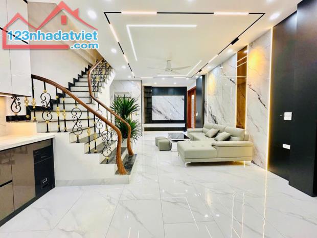 SIÊU PHẨM NHÀ ĐẸP 5 TẦNG, THANG MÁY, SỔ ĐỎ 71M2; 11,85 TỶ - 1