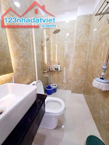 Bán gấp nhà đẹp ở ngay Mặt Tiền hẻm xe hơi ngủ nhà Phạm Hữu Lầu, 50m2, SHR, chỉ 6 tỷ. - 3