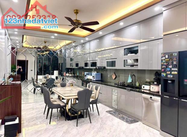 Bán nhà đẹp dân xây Bát Khối- Long Biên -52 m gara- ngõ thông- gần phố nhỉnh 9 tỷ - 1