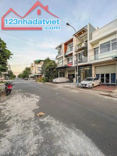 BÁN NHÀ 1T2L đúc mới, FULL NỘI THẤT đẹp & sang trọng- KDC ĐHYD