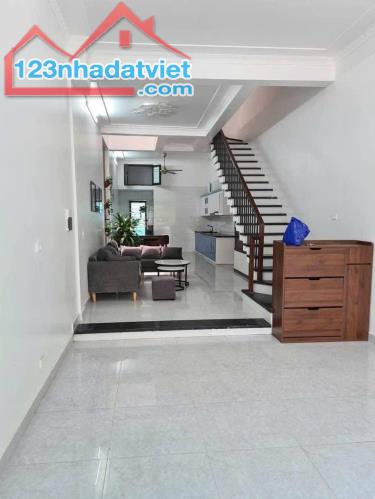 Bán nhà mặt đường Hoàng Văn Thái 3 tầng 70m2 đường to kinh doanh buôn bán sầm uất - 1