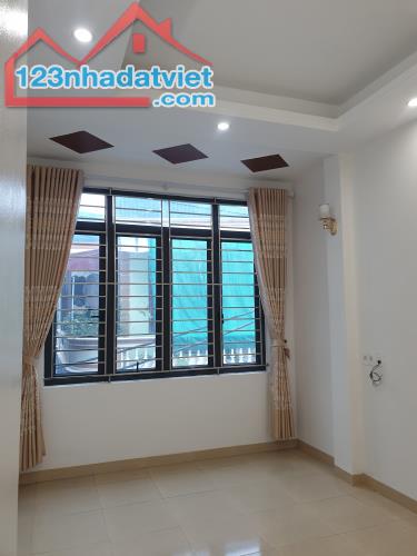 BÁN NHÀ ĐẸP 3 TẦNG 45M2 NGÕ THẮNG NGẮN ĐƯỜNG TRƯỜNG CHINH GIÁ 2.1 TỶ - 3