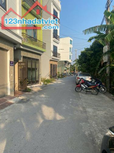 * CẦN BÁN NHÀ DT: 33m2, 5 tầng, MT: 4m, GIÁ: 3,85 tỷ. TẦM TIỀN NHIỀU KHÁCH * TRƯỚC DÃY NHÀ