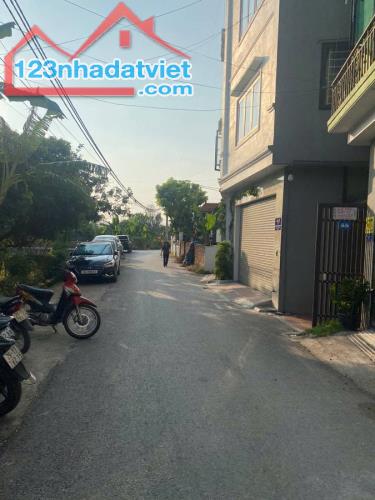 * CẦN BÁN NHÀ DT: 33m2, 5 tầng, MT: 4m, GIÁ: 3,85 tỷ. TẦM TIỀN NHIỀU KHÁCH * TRƯỚC DÃY NHÀ - 1