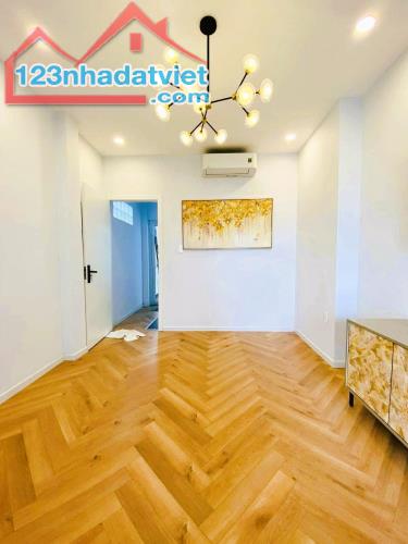 GIẢM 1 TỶ, 4 TẦNG x 49 M2, ÔTÔ VÔ NHÀ, DÒNG TIỀN 240 TRIỆU, KHU PL VIP HUỲNH VĂN BÁNH, PN. - 4