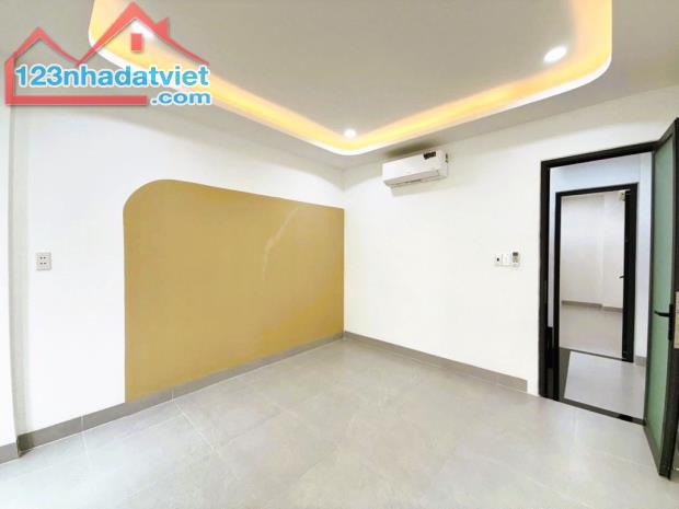 SÁT MẶT TIỀN HOÀNG VĂN THỤ, NGÃ TƯ PHÚ NHUẬN, 3 TẦNG x 40 M2, HẼM 4M THẲNG TRỤC,ÔTÔ VÔ NHÀ - 3