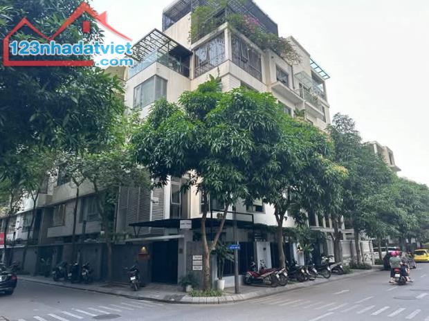 Bán biệt thự tại phố Nguyễn Tuân 155m2, 4 tầng, 3 mặt thoáng, chỉ 42.5 tỷ. 0971813682.