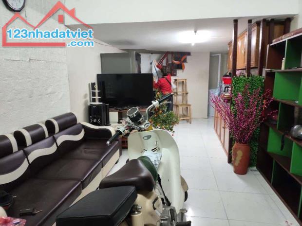 Nhà đẹp Văn Chương 26m2 x 4 tầng, mt 4m2, 3 ngủ, gần phố, thoáng đẹp, full đồ, ở ngay.