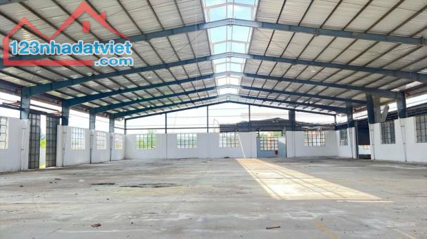 Cho thuê kho xưởng trong KCN Tam Phước, Biên Hòa, 3700m2, giá thuê 3.8$/m2.