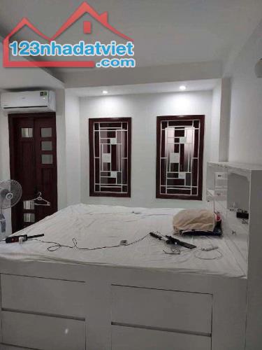 B.á.n nhà Hào Nam giá hời 24m.5 tầng.5.2 tỉ có thương lượng.