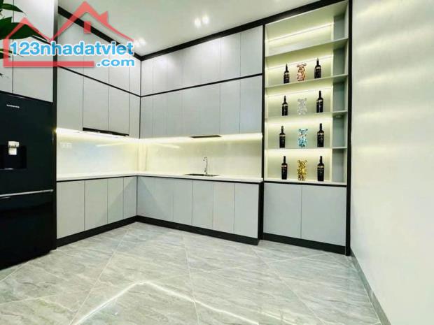 Bán Nhà Nguyễn Đức Cảnh , DT 41m , Giá Hơn 6 tỷ , Lo góc , 3 Thoáng - 2