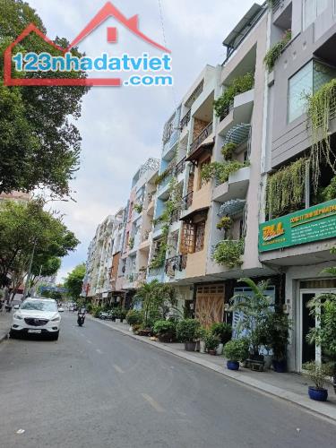 MẶT TIỀN KINH DOANH 
NGANG 5.5 DÀI 8.5 - 3 TẤM 
TRUNG TÂM Q4