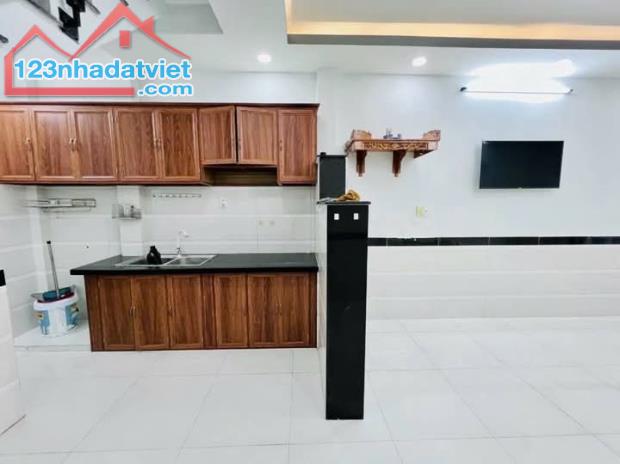 NHÀ BÁN LÊ VĂN THỌ GV - GẦN NGÃ 4 VỚI PHẠM VĂN CHIÊU - HXH - DT 63M² - 2 TẦNG LẦU - 2