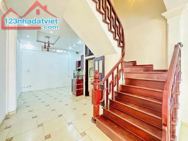 Nhà 5 tầng Trích Sài 46m quận Tây Hồ Hà Nội phân lô oto kinh doanh gần Hồ Tây view Hồ Tây