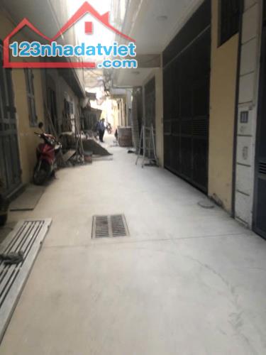 Nợ tiền bán gấp giá rẻ Thịnh Liệt 33m/35mT2, 5 tầng, mặt tiền 3.3m, 6.99 tỷ Hoàng Mai.