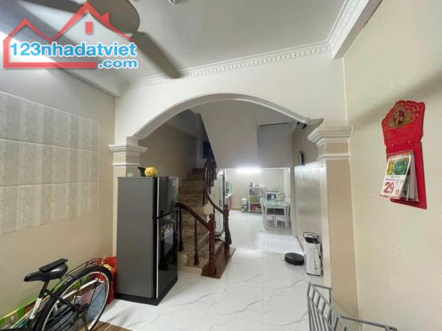 Nợ tiền bán gấp giá rẻ Thịnh Liệt 33m/35mT2, 5 tầng, mặt tiền 3.3m, 6.99 tỷ Hoàng Mai. - 1