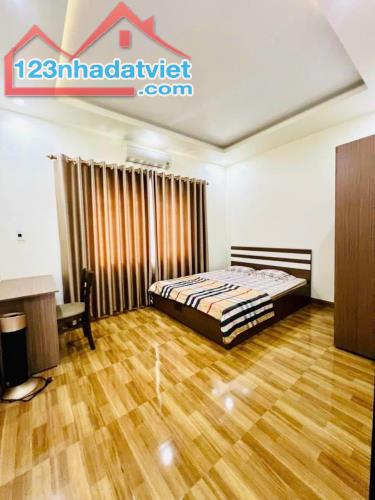 Cho thuê nhà 5 phòng ngủ phố Văn Cao, DT: 50m2 x 4 tầng. - 3