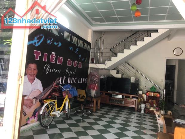 🌟🏛️Cần bán Nhà 2 tầng. Dt gần 70m2. Ngang 4,5m. Mặt tiền đường 5,5m. Lề 3m. Giá hơn 4.55