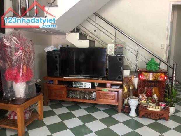 🌟🏛️Cần bán Nhà 2 tầng. Dt gần 70m2. Ngang 4,5m. Mặt tiền đường 5,5m. Lề 3m. Giá hơn 4.55 - 1