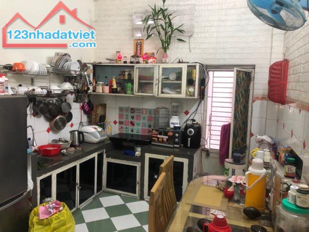 🌟🏛️Cần bán Nhà 2 tầng. Dt gần 70m2. Ngang 4,5m. Mặt tiền đường 5,5m. Lề 3m. Giá hơn 4.55 - 2