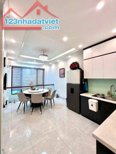 Bán Nhà Hoàng Hoa Thám 79m2 MT 4,7m 11,8 tỷ - Gần Phố