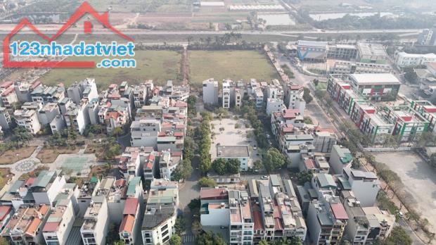 Cần bán 90m2 đất TĐC Giang Biên, Long Biên. Đối diện vườn hoa, xung quanh bạt ngàn tiện íc