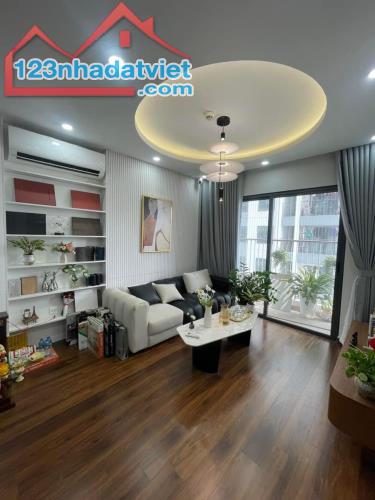 Cho thuê căn hộ chung cư Sky central 176 Định Công, Hoàng Mai 100m2 3pn full đồ 14.5tr 086