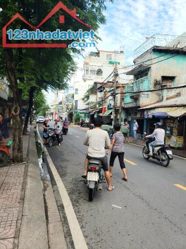 Mặt tiền Tùng Thiện Vương nở hậu 4.5x15 chỉ 10 tỷ 9