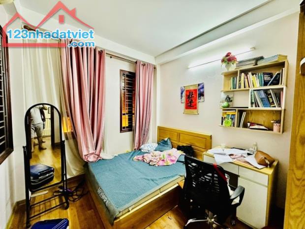 Bán Nhà Sát Ngã Tư Sở, q. Đống Đa, 6mx7m, 5 Tầng, 4 Ngủ, Hơn 6 Tỷ