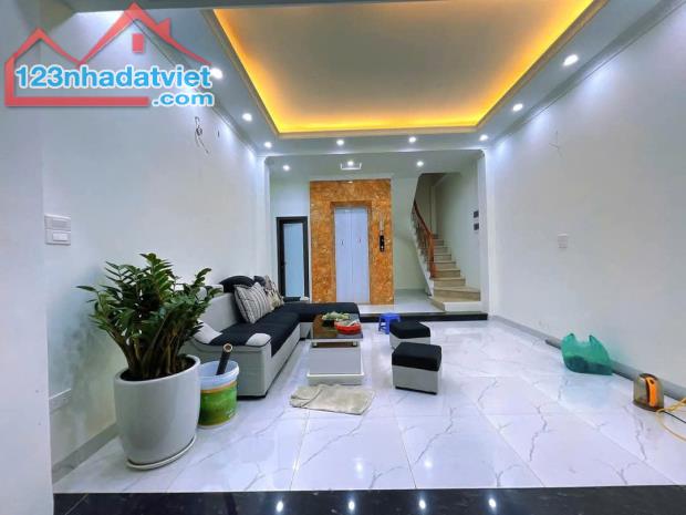 Nhà đẹp phố Kim Mã Thượng 35m2, 6T thang máy, MT4m lô góc 2 thoáng ngay Liễu Giai