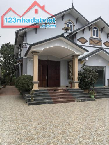 Lô đất Thuần Mỹ,Ba Vì 1500m2 mặt đường TL86 sẵn khuân viên nhà mái thái mới xây,sân vườn